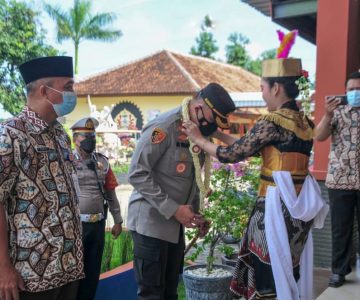 Pengukuhan Satgas Covid-19 Pelajar Kabupaten Tegal Oleh Kapolres di SMAN 1 Dukuhwaru
