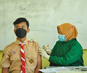 Ratusan Siswa SMAN 1 Dukuhwaru Terima Vaksinasi Covid-19