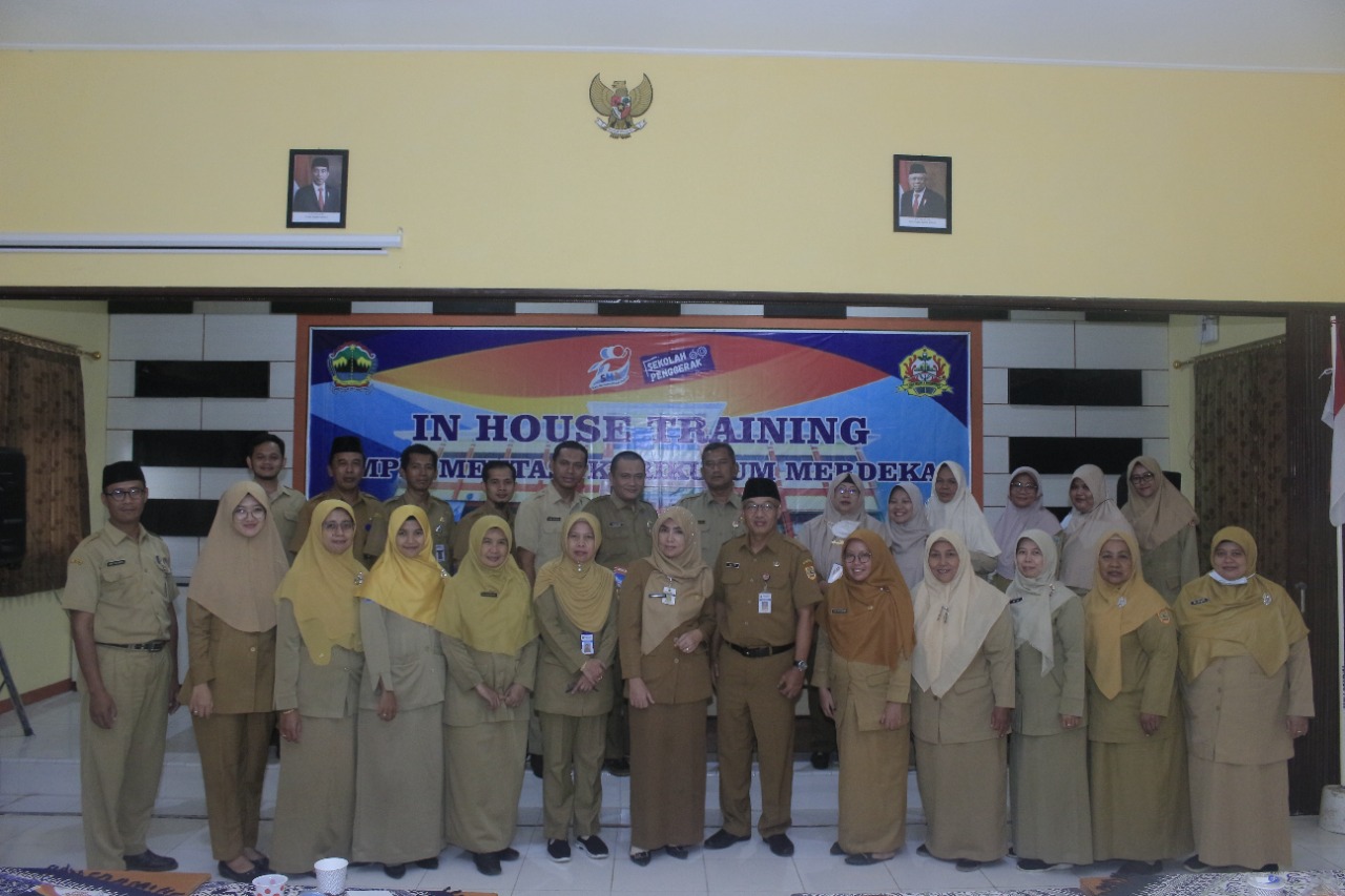 Pelaksanaan In House Training Implementasi Kurikulum Merdeka