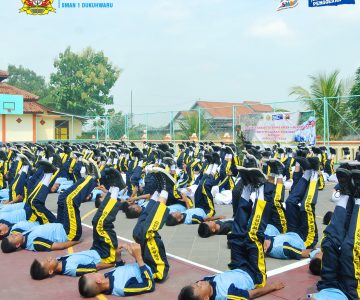 Pendidikan Karakter Siswa SMA Negeri 1 Dukuhwaru bersama KODIM 0712/Tegal