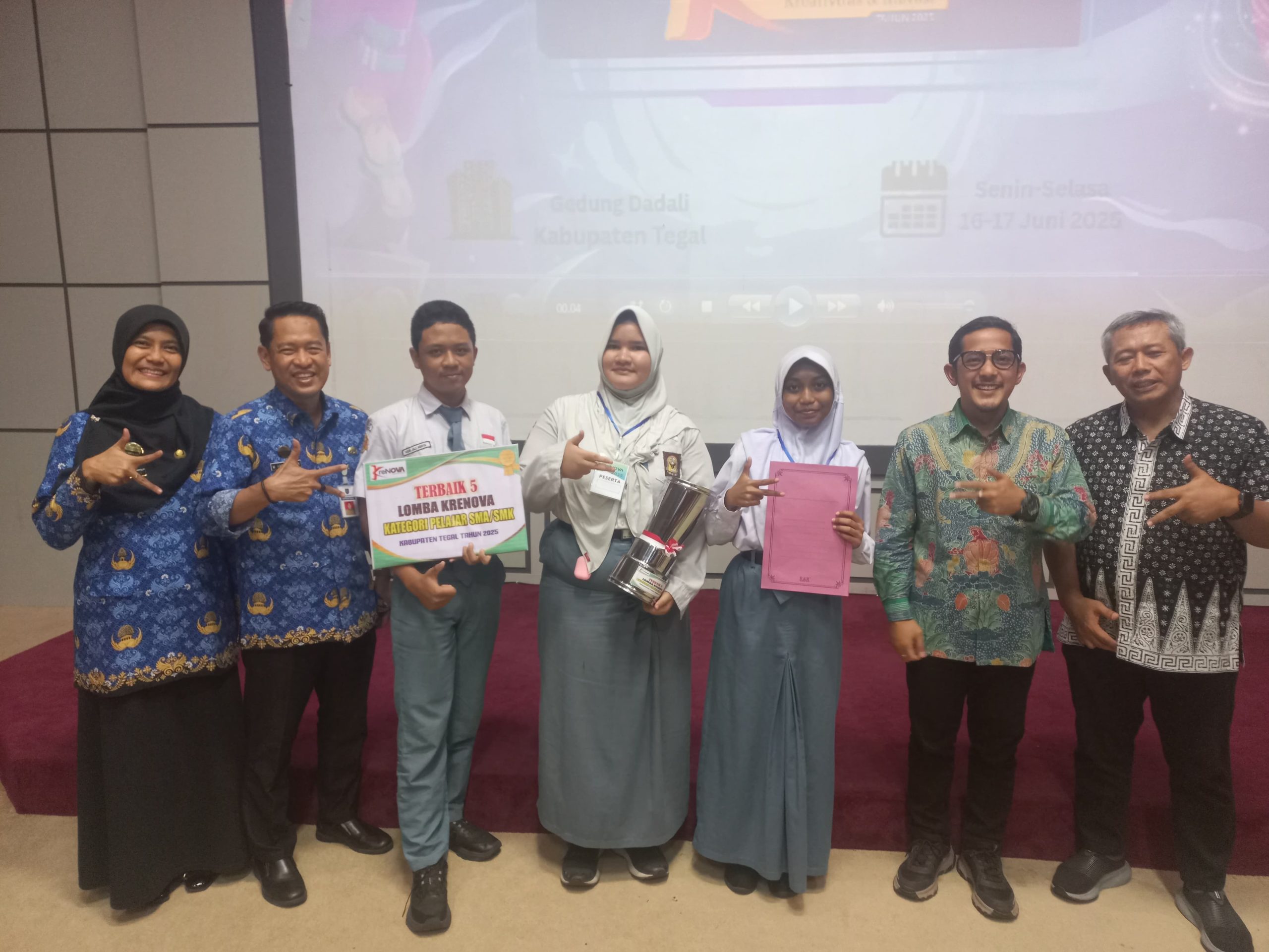 Tim Krenova SMAN 1 Dukuhwaru Raih Terbaik 5 di Lomba Krenova Kabupaten Tegal 2025